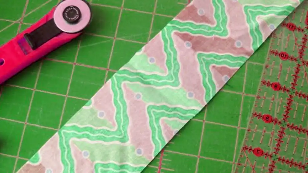 cutting quilting fabric strips