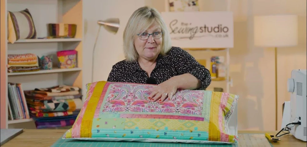 assemble the quilted pillow sham front