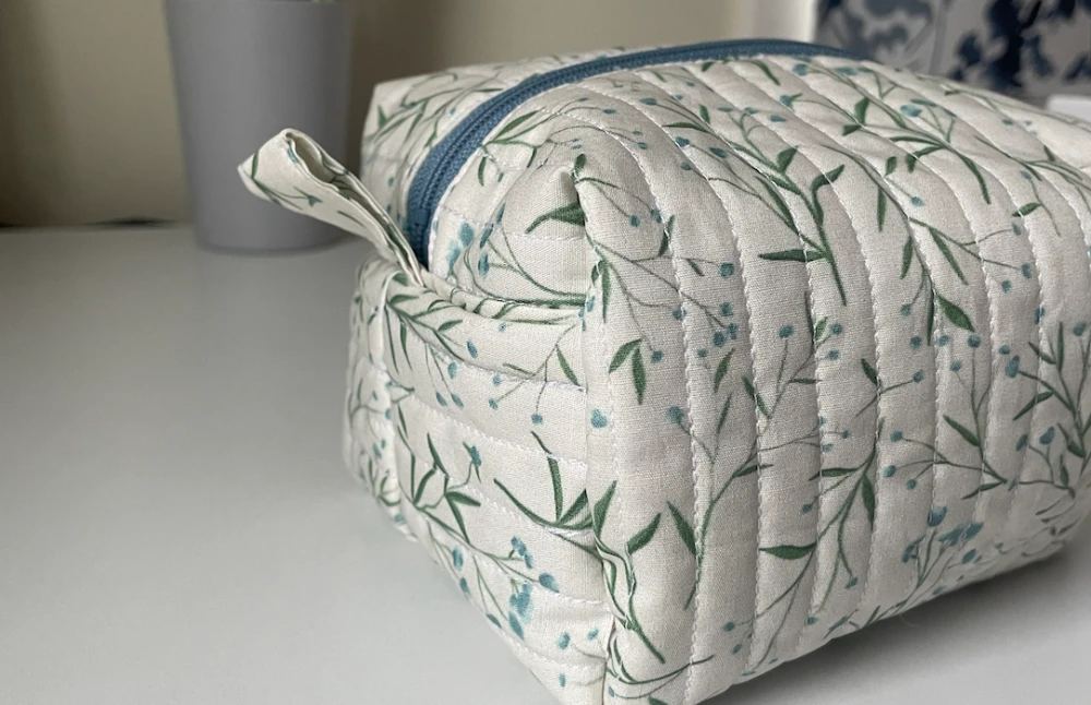 how to make a quilted cosmetic bag